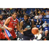 Halifax Hurricanes guard Terry Thomas seeks an edge against the Cape Breton Highlanders