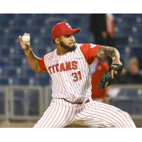 Ottawa Titans pitcher Gleyvin Pineda