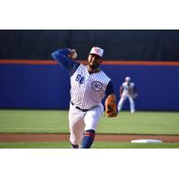 Syracuse Mets' Denyi Reyes in action