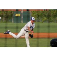 Evansville Otters' Tim Holdgrafer on the mound