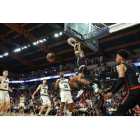 Vancouver Bandits dunk against the Niagara River Lions